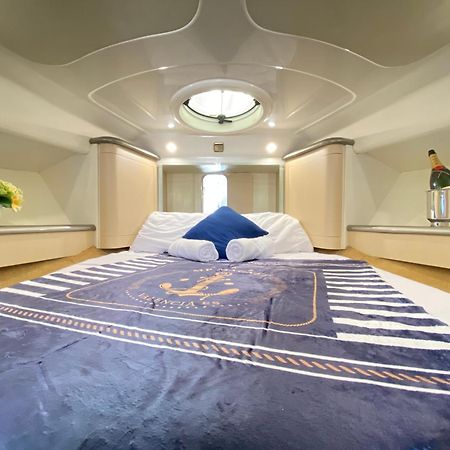 The Valencia Yacht Experience Hotel Exterior photo