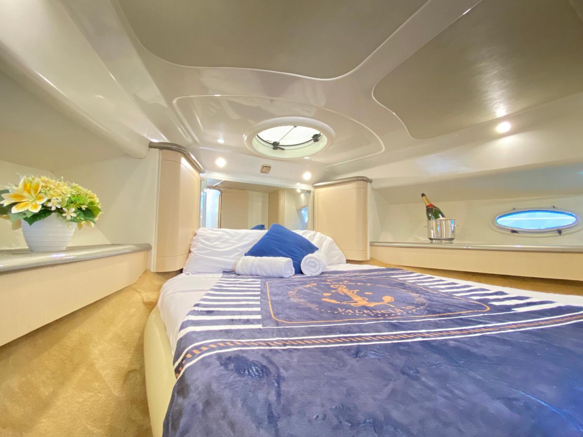 The Valencia Yacht Experience Hotel Exterior photo